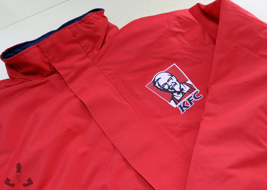 Detalle personalización de camiseta con quadritrans